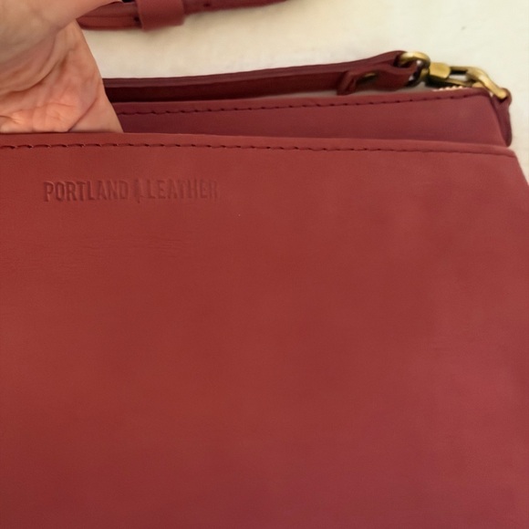 Portland Leather Classic Poppy  Crossbody Bag - Picture 3 of 13